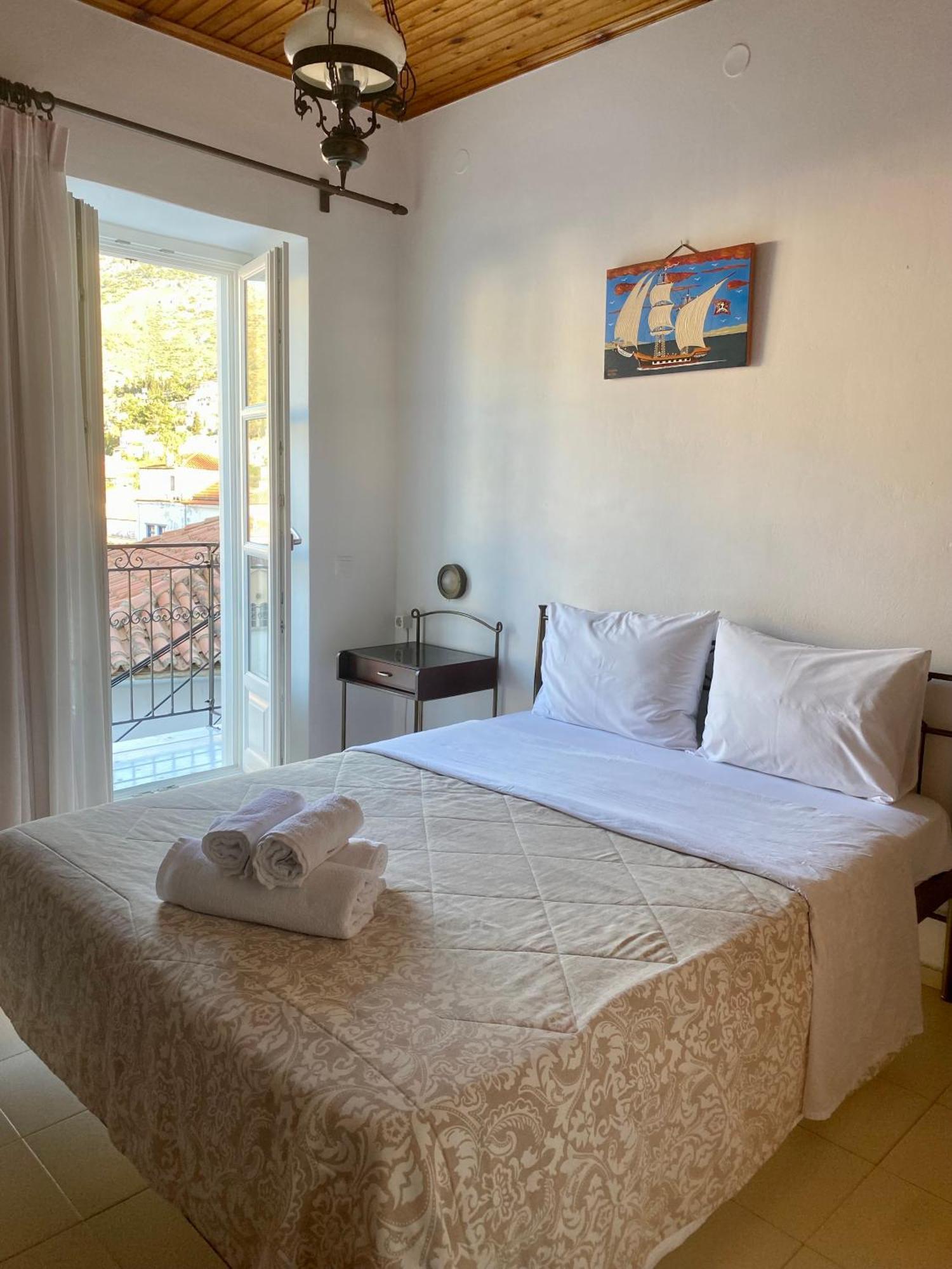 Pension Efie Hydra  Extérieur photo
