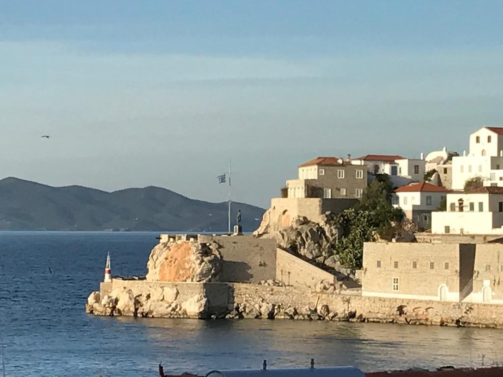Pension Efie Hydra  Extérieur photo